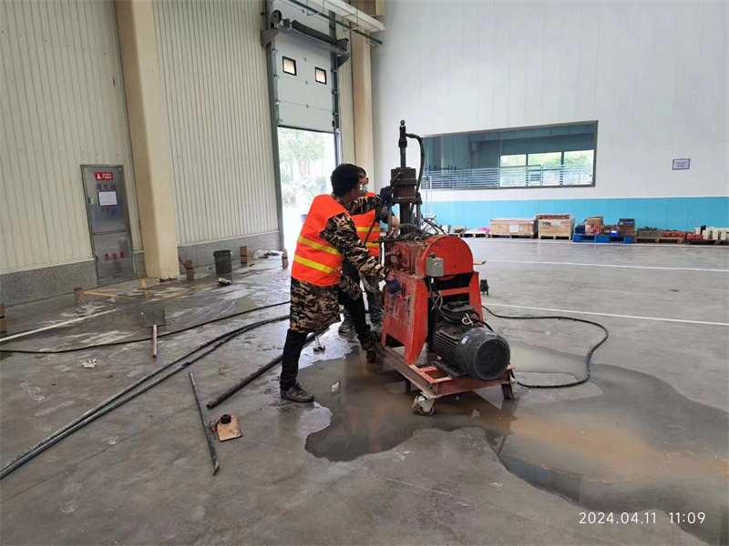 鄯善厂房地面下沉塌陷注浆加固施工